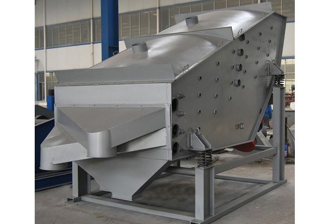 直線(xiàn)振動(dòng)篩輸料不暢，出料跑偏？這些要點(diǎn)你都做對(duì)了嗎？